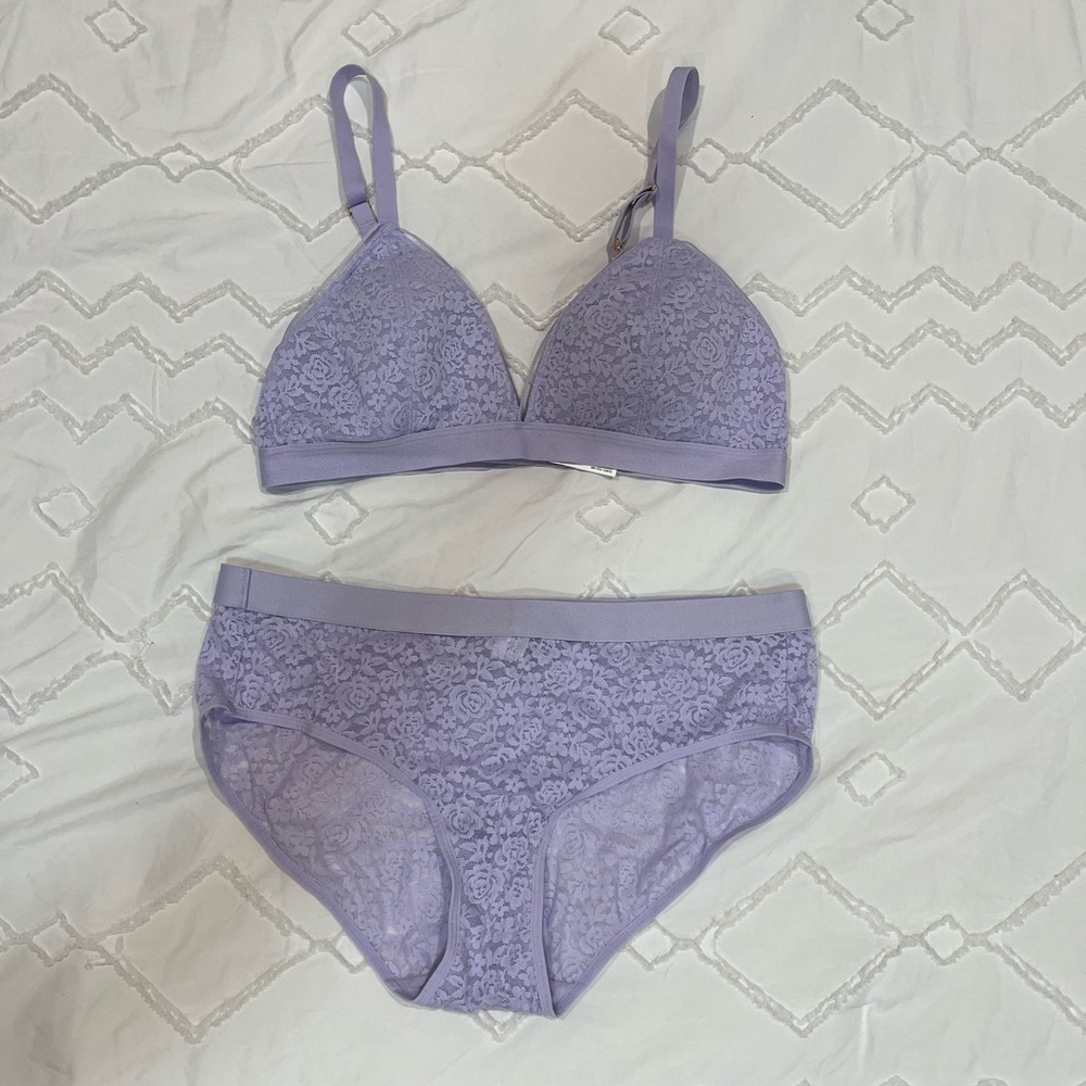 Cute Maidenform Purple Lingerie Bra & Underwear Set